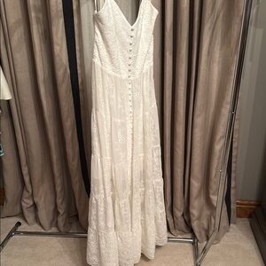 Elegant Alice and Olivia White Lace Maxi Dress